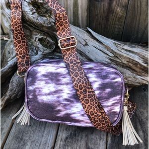 NEW FAUX COWHIDE COW CROSSBODY CELL PHONE CAMERA BAG PURSE LEOPARD STRAP TASSEL